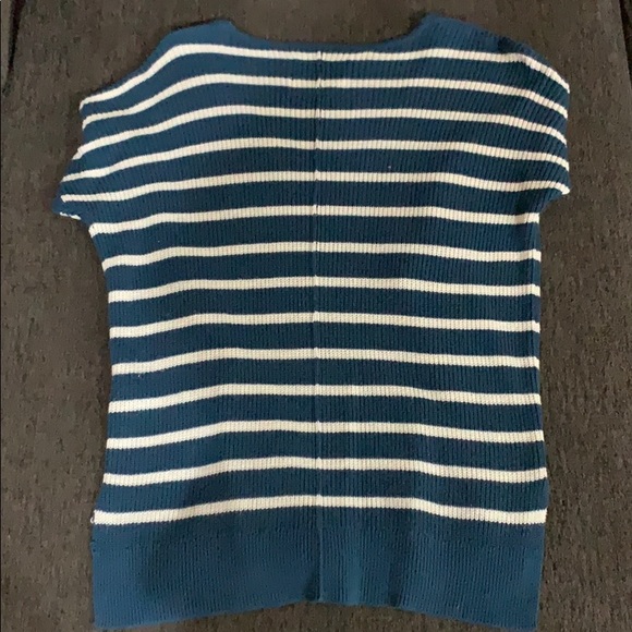 *SOLD* Abercrombie & Fitch V-neck Sweater💙 - Picture 3 of 3